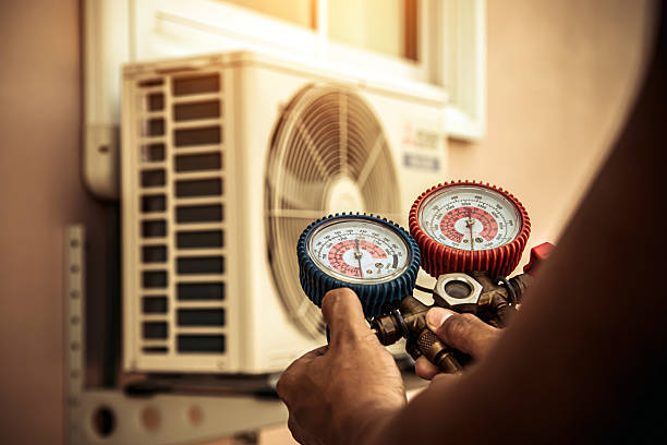Professional Hvac technician working in Riverdale, CA